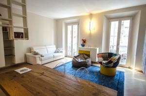 Luxury 65mq under the two towers