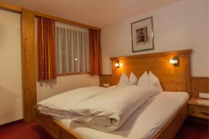 Double Room room in Chalet Paznaun