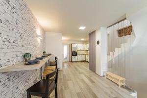 Downtown Royal Apartments