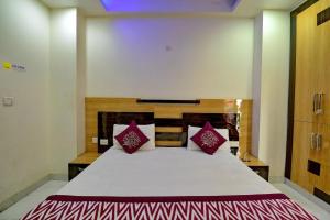 Goel Residency