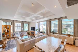 #1003 Cartwright - Stylish & Central