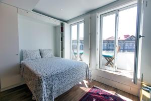 Carlos Alberto Balcony APT