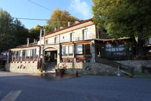 To Hani Tou Kokkini, Pelion