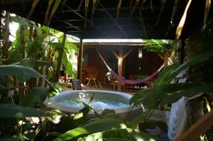 Kaz Créole Aventure Tropicale Insolite, Fibre, Jardin et Jacuzzi Privés - Labarthe