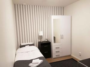 Small Single Room with Shared Bathroom room in Spirans Rum och Logi