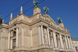 Apartmenti near Opera Theater
