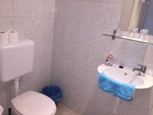 Studio with Kitchenette (3 Adults) room in Omega Guesthouse Budapest