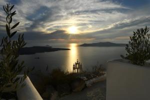 Exclusive Plan Suites Santorini Greece