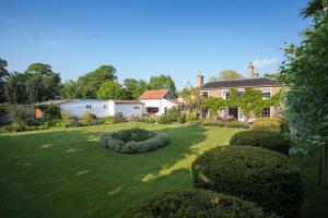Vicarage House & Pool House