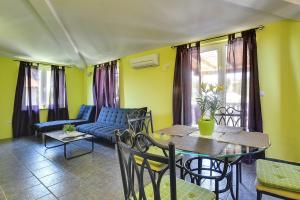 One-Bedroom Apartment room in Apartments Puntica