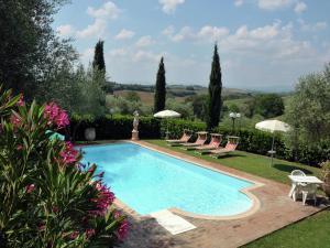 Rustic villa surrounded by sunflower fields and vineyards with private swimming pool