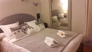 Hotels Logis Hotel le Dauphin : Chambre Double Standard