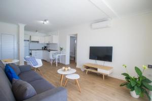 Flower Beach Suite 25