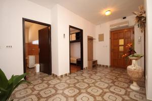 Apartments with a parking space Fazana 7281