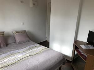 Maisons d'hotes Bastide Ecurie Massilia : Chambre Double avec Salle de Bains Commune