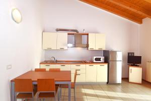One-Bedroom Apartment with Balcony and Sea View room in Hotel Villa Olga