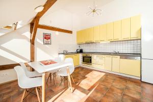 Air-conditioned 2-bedroom attic loft with terrace