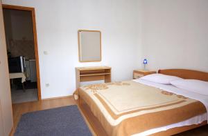 One-Bedroom Apartment with Terrace and Sea View room in Apartments and rooms by the sea Polace Mljet - 604
