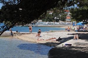 Apartments with parking space Palit, Rab - 4957