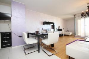 Two-Bedroom Apartment with Terrace and Sea View room in Apartments with WiFi Split - 9249