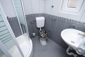 Apartments with a parking space Hvar - 8810