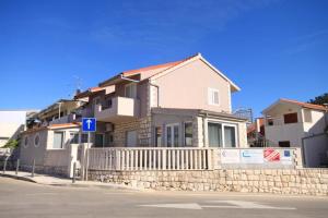 Apartments with a parking space Hvar - 8810