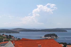 Apartments with a parking space Hvar - 8791