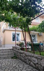 Apartments with a parking space Novi Vinodolski - 11127