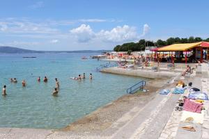 Apartments with a parking space Novi Vinodolski - 11127