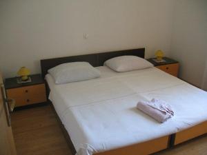 Apartments by the sea Lumbarda, Korcula - 11275