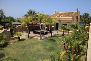 Four-Bedroom Villa - Split Level room in Vacation Service - Emiri Bay Villas