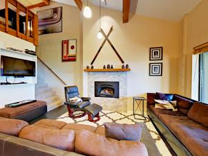 Three-Bedroom Apartment room in 759 Boulder Ct Condo Unit S