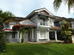 Refurbished Carita Villa - 丹戎勒松