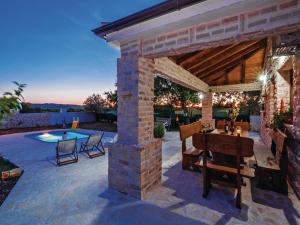 Dalmatian stone house with pool