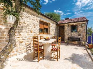 Dalmatian stone house with pool