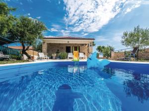 Dalmatian stone house with pool