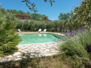 Maisons de vacances Charming cottage with swimmingpool in a vineyard : photos des chambres