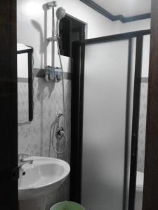 Vali-Joe Travel Lodge