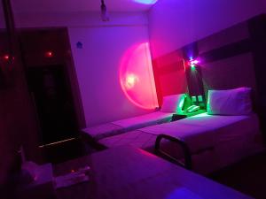 Standard Twin Room room in Tehran Hotel