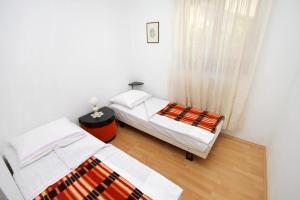 Apartments with a parking space Novi Vinodolski 5600