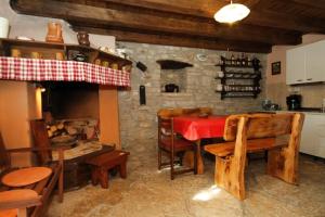 One-Bedroom Holiday Home room in Holiday house with a parking space Celici Central Istria - Sredisnja Istra - 7333
