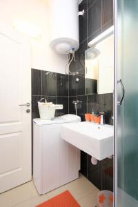 Two-Bedroom Holiday Home room in Holiday house with a parking space Orebic Peljesac - 9482