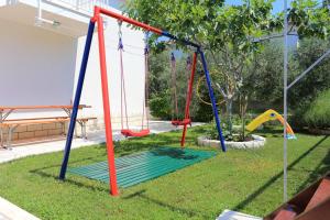 Family friendly seaside apartments Razanj, Rogoznica - 10373