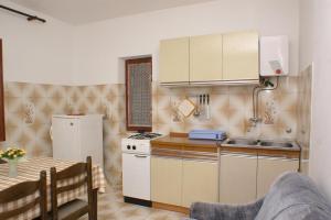 Apartment Metajna 4150b