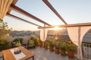 Acropolis at your fingertips