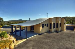 Mayakitana ~ Overlooking the golf course