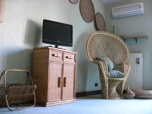 Villa on the edge of town - Vitinia