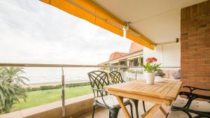 GAVA 2 BEACHFRONT PENTHOUSE