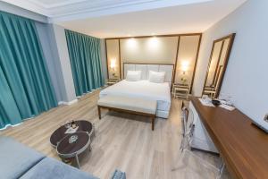 Executive Double or Twin Room with Balcony room in Hotel Brilant Saranda