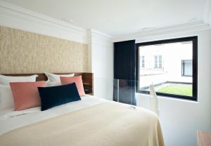 Hotels Hotel Parister Piscine & Spa : Chambre en Duplex avec Accès Privé au Hammam et à la Salle de Sport